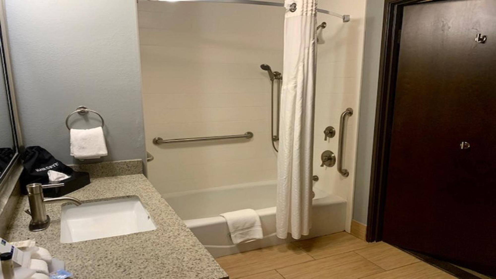 Holiday Inn Express & Suites Perry-National Fairground Area By Ihg Luaran gambar