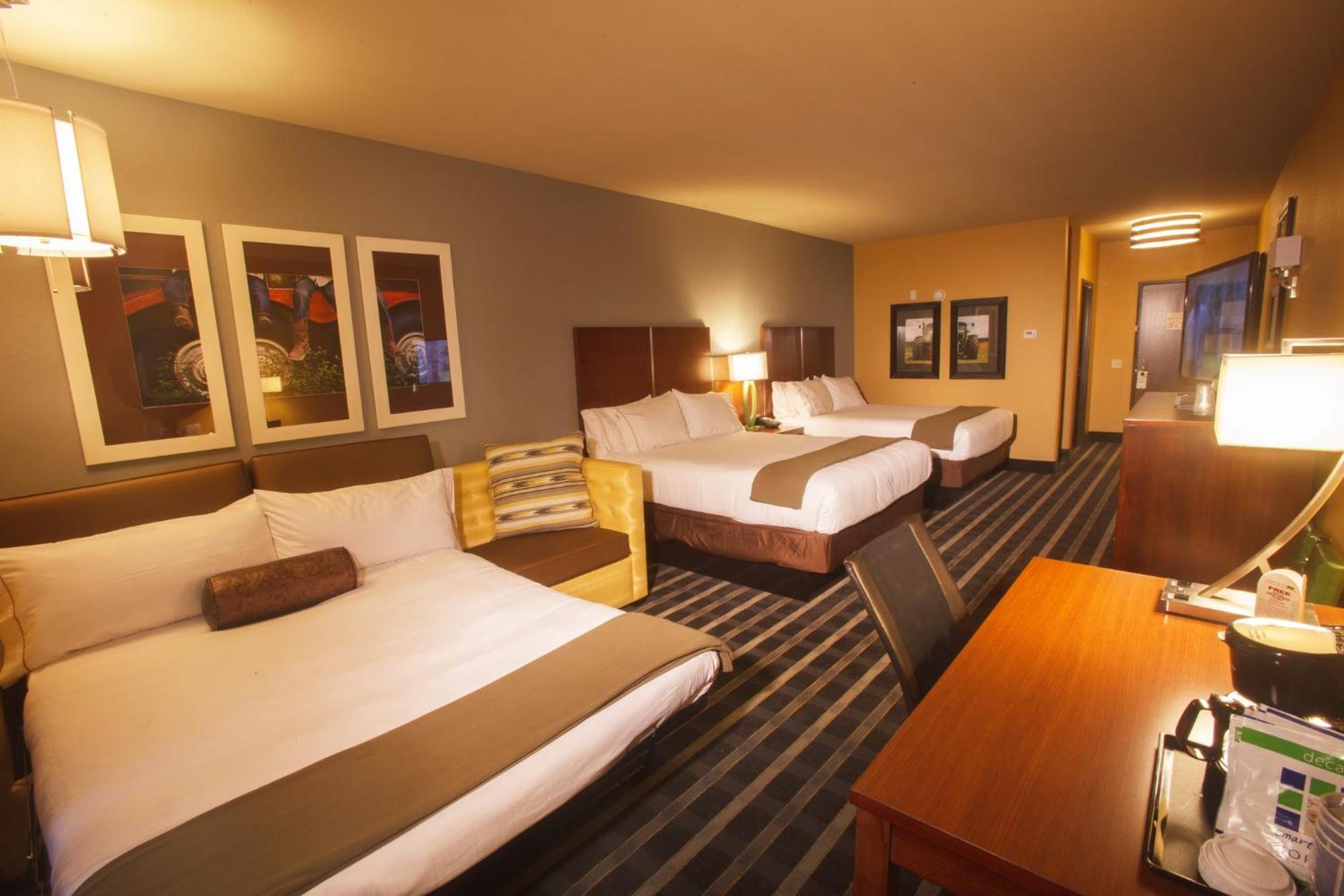 Holiday Inn Express & Suites Perry-National Fairground Area By Ihg Luaran gambar